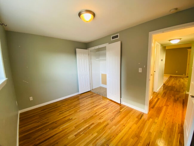 Building Photo - 1257 E 200 S