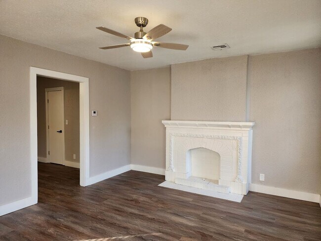 Building Photo - Fantastic 1 Bed 1 Bath Duplex in Shartel Blvd Addn. Close to OCU