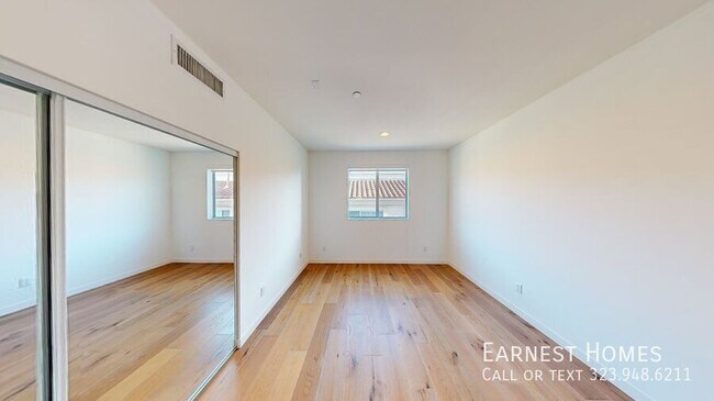 Building Photo - 1715 Armacost Ave