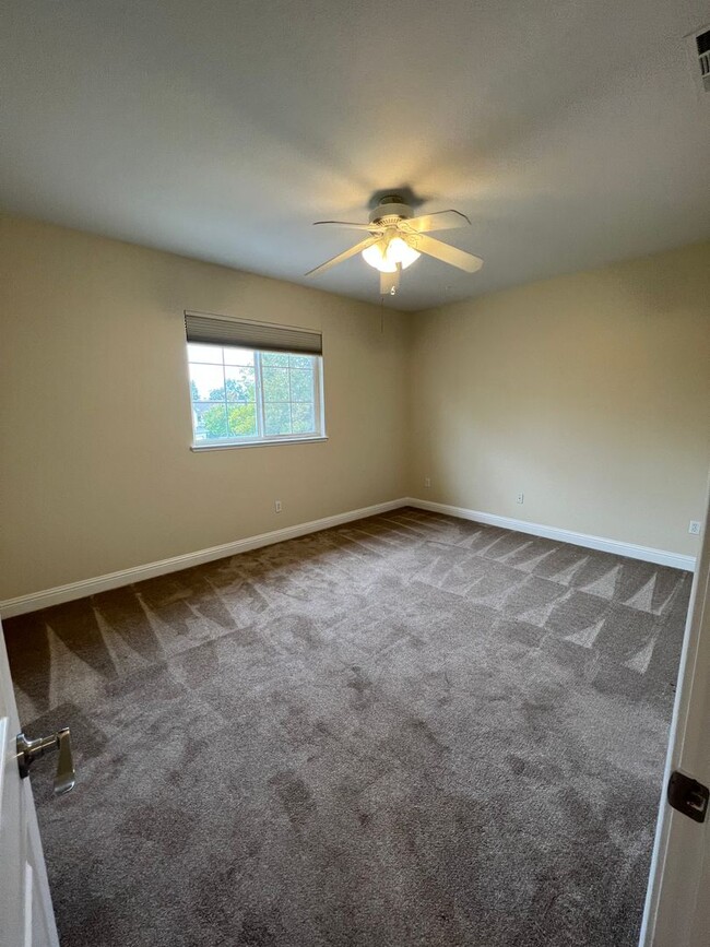 Building Photo - Gorgeous Private large lot in Rocklin!