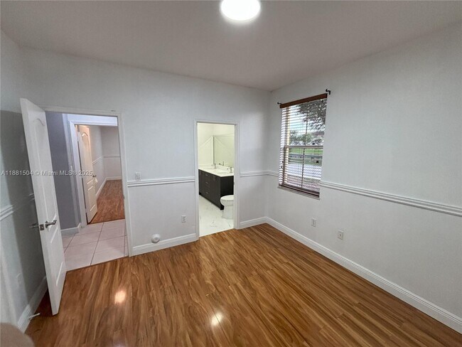Building Photo - 2122 SW 151st Pl