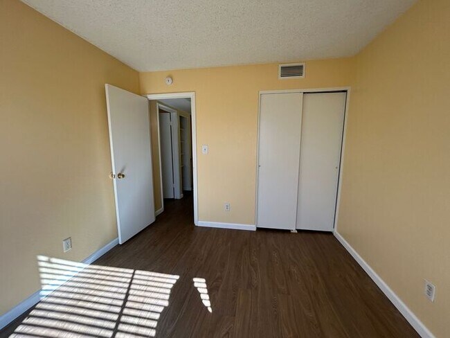 Building Photo - 4204 S 47th St