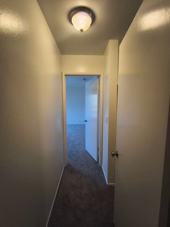 Building Photo - TOP FLOOR 1BD/1BATH Condo Available For Rent at the Watergate Community in Emeryville!!!!