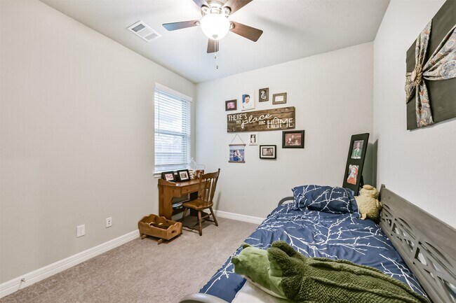 Building Photo - 123 Buttonwood Ct