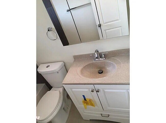 Building Photo - 1290 NE 119th St