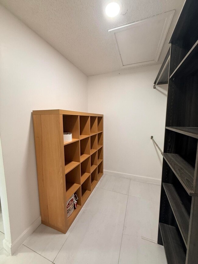 Building Photo - 7714 Tahiti Ln