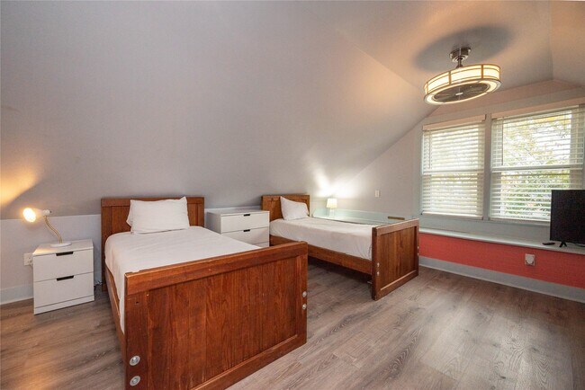 Building Photo - 4301 Avenue O