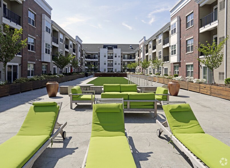 The Station at Lyndhurst 240 Chubb Ave Lyndhurst NJ 07071 Apartment