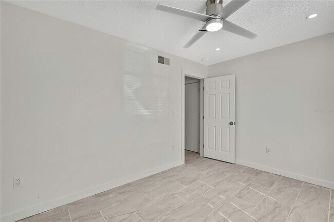 Building Photo - 10986 W Tidewater Cir