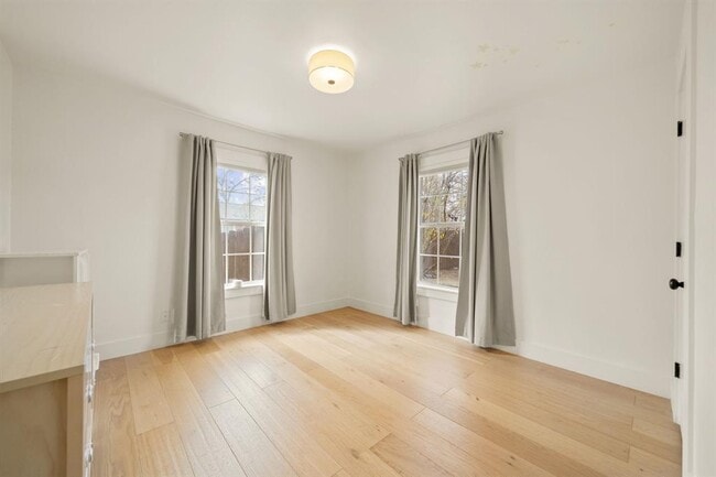 Building Photo - 912 Mansell Ave