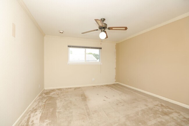 Building Photo - 7499 Brompton St