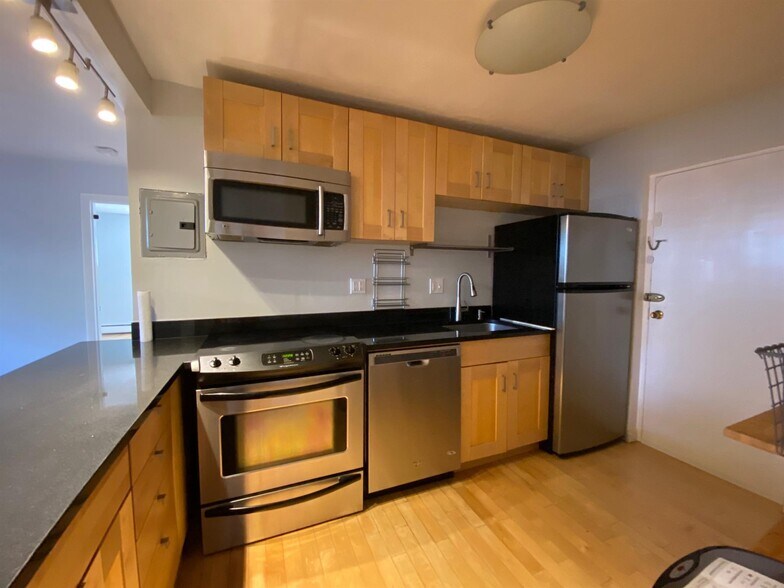 Primary Photo - 123 Inman St