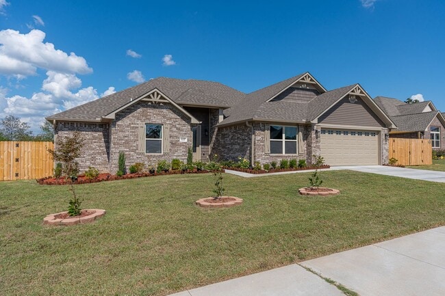 Building Photo - Modern Living: Spacious 5 Bed, 2 Bath Home...