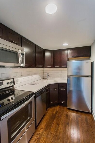 Building Photo - 6119 N Kenmore Ave