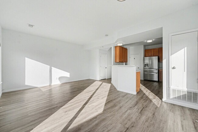 Building Photo - End Unit 3 Bedroom 2 Bath Townhome in Commerce City!