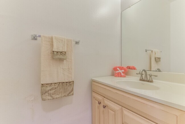 Building Photo - 3126 Holly Hall St