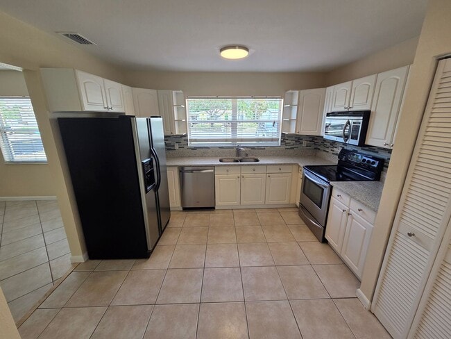Building Photo - Charming 3 Bedroom Home in South Tampa's Ballast Point Neighborhood