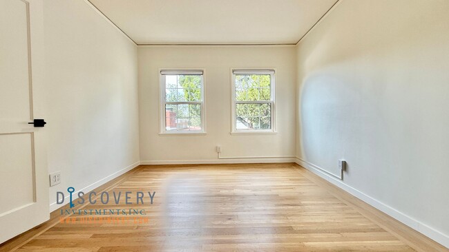 Building Photo - Elegant Modern Montclair Retreat Designed ...