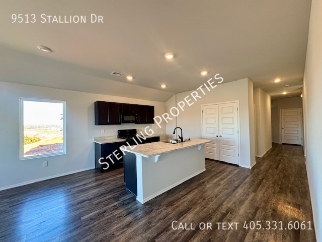 Building Photo - 9513 Stallion Dr