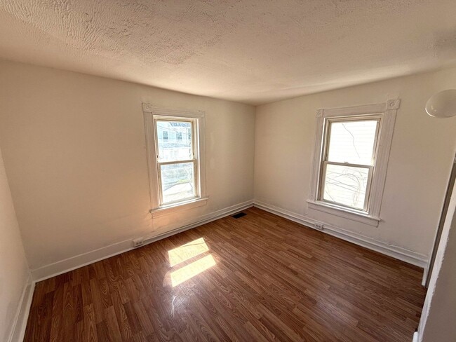 Building Photo - Spacious 4-Bedroom Home with Bonus Features