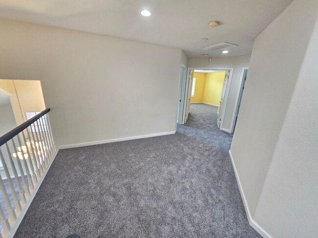 Building Photo - 795 Avante Pl