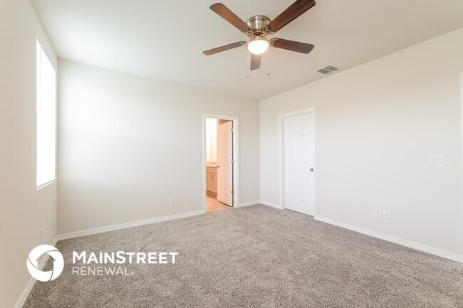 Building Photo - 1408 Saguaro St