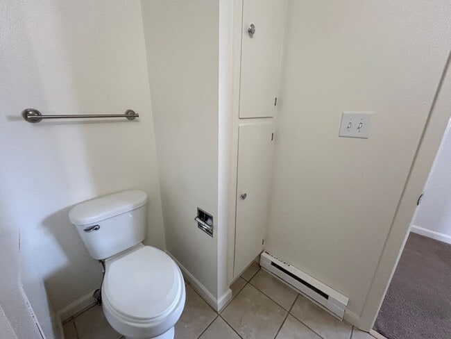 Building Photo - 3 Bed 1.5 Bath Townhome In Excellent Neighborhood