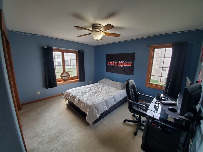 Building Photo - Menomonee Falls 4 bedroom