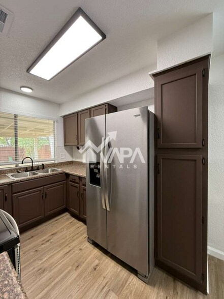Building Photo - 311 Kingsman St