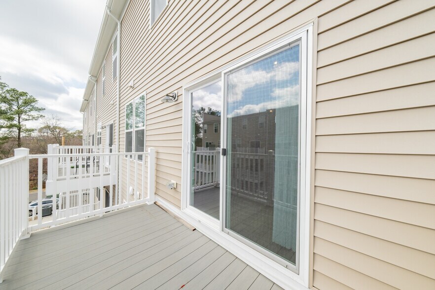 Building Photo - 2707 Acadia Dr