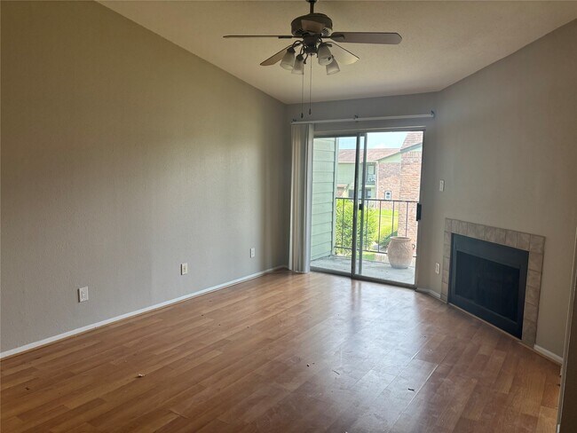 Building Photo - 18800 Egret Bay Blvd