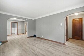 Building Photo - 3 Bed / 1 Bath | Ferguson, MO | $1,220/mo
