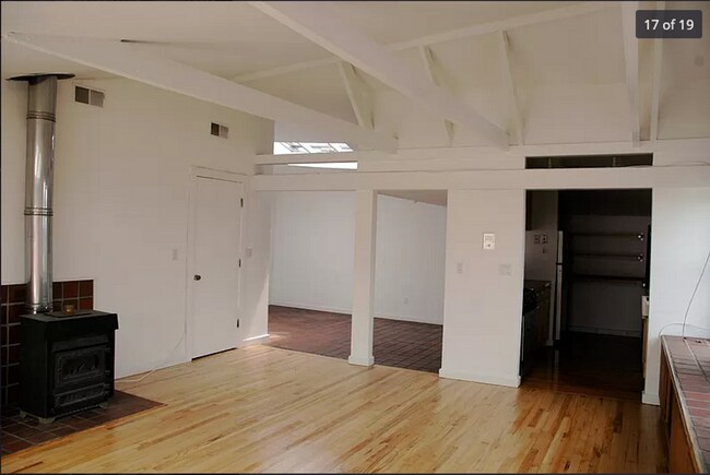 Building Photo - East Rock 3BR/2BA Penthouse | Private Sky Terrace | Vaulted Ceilings | Walk to Yale SOM