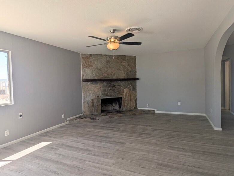 Building Photo - 2373 Oahu Ln