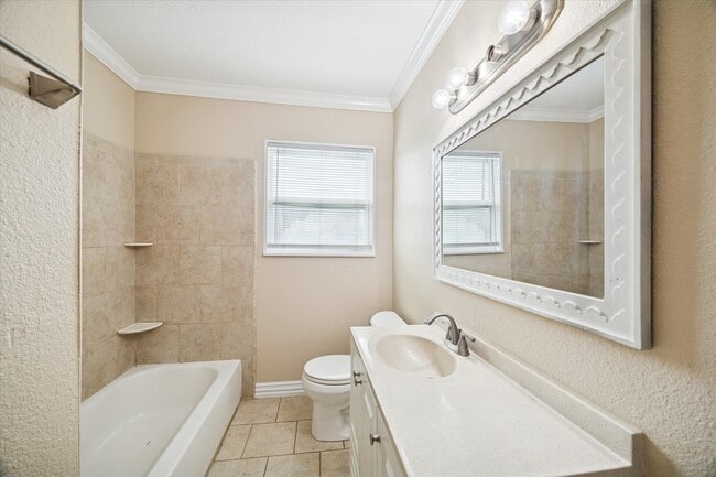 Building Photo - 434 Meters St