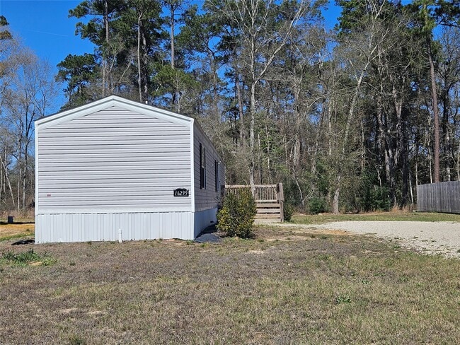 Building Photo - 16299 Crockett Martin Ests Dr