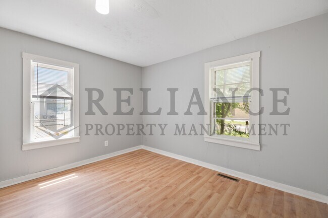 Building Photo - 415 E Vine St