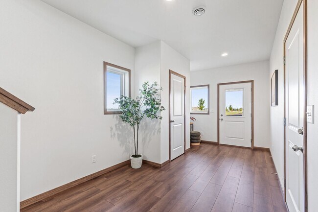 Building Photo - Newly Built in the Wilds neighborhood of West Fargo!