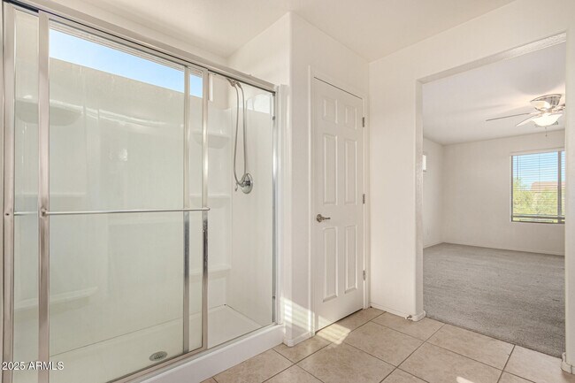 Building Photo - 6240 W Evergreen Rd