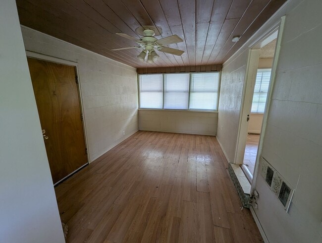 Building Photo - Cute & Cozy on Coburg Lands