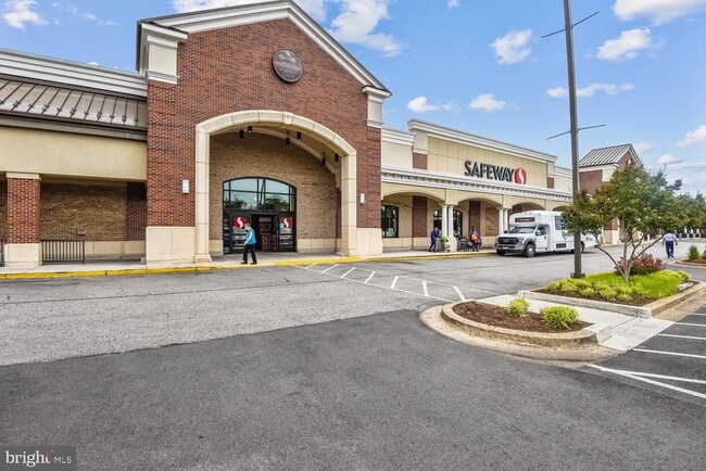 Building Photo - 6631 Wakefield Dr