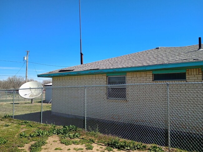 Building Photo - 1501 SW Monroe Ave