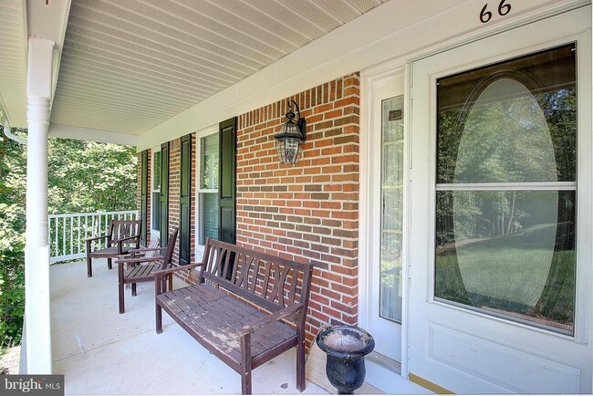 Building Photo - 66 Larkwood Ct
