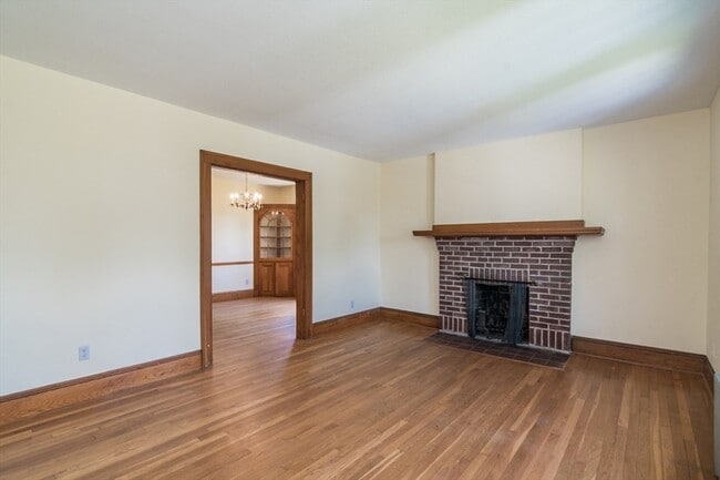 Building Photo - 47 Pleasant St