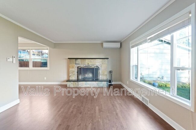 Building Photo - 1025 Terrace Dr NW