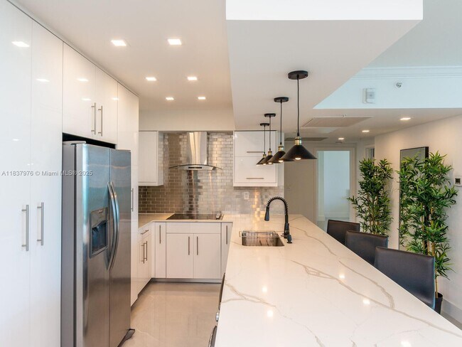 Building Photo - 2501 S Ocean Dr
