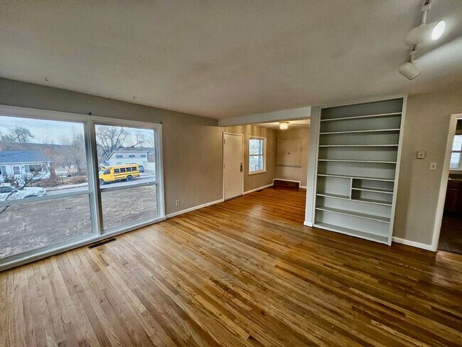 Building Photo - 1214 Cooper Ave