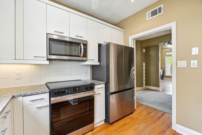 Building Photo - 4040 Avondale Ave