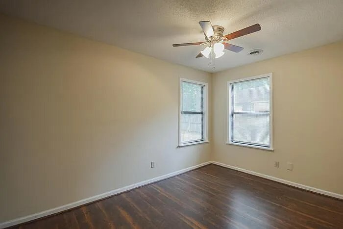 Building Photo - 105 Fallsbury Rd