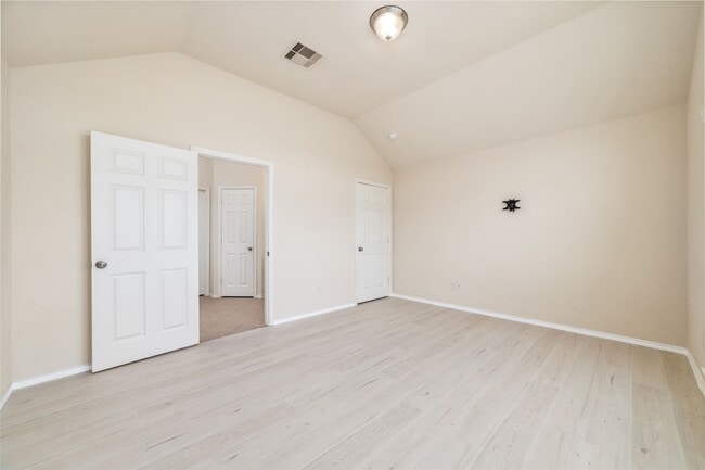 Building Photo - 3 Garden Grove Dr